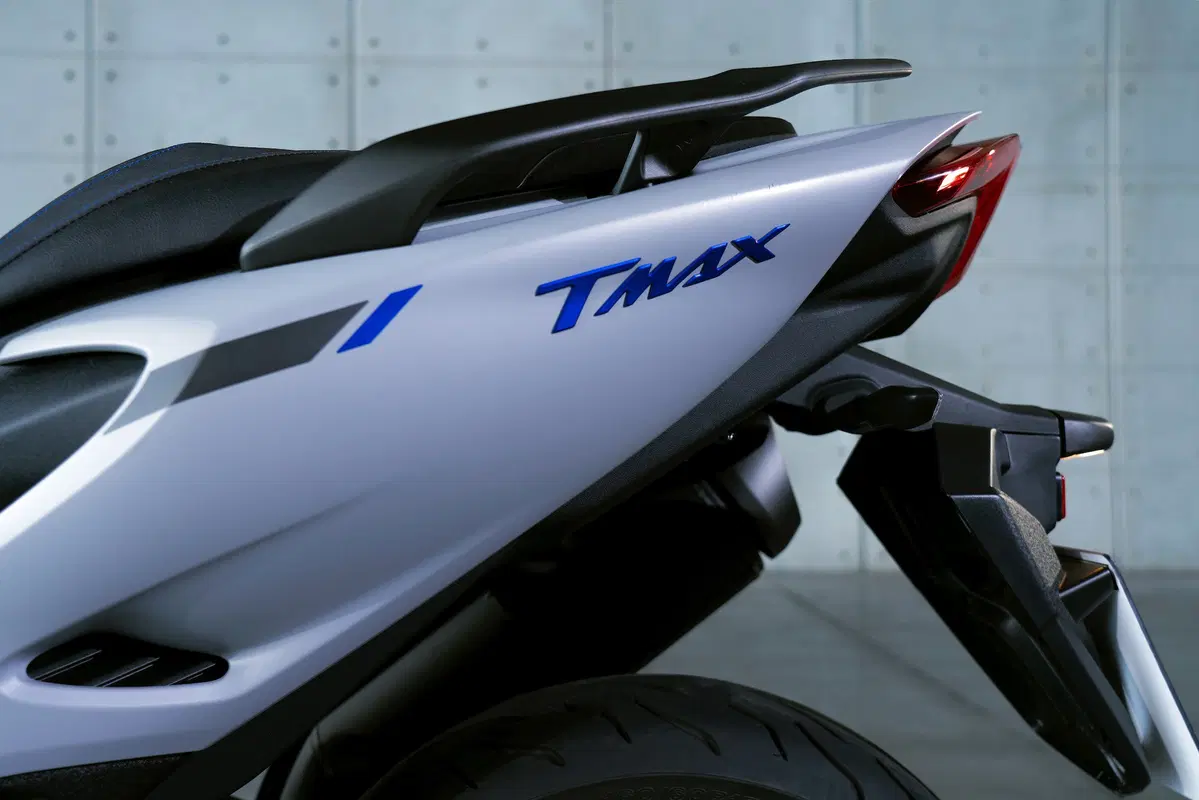 Nuovo TMAX 560 e TECH MAX 2020 a EICMA 2019: foto, dati e prezzo (2)