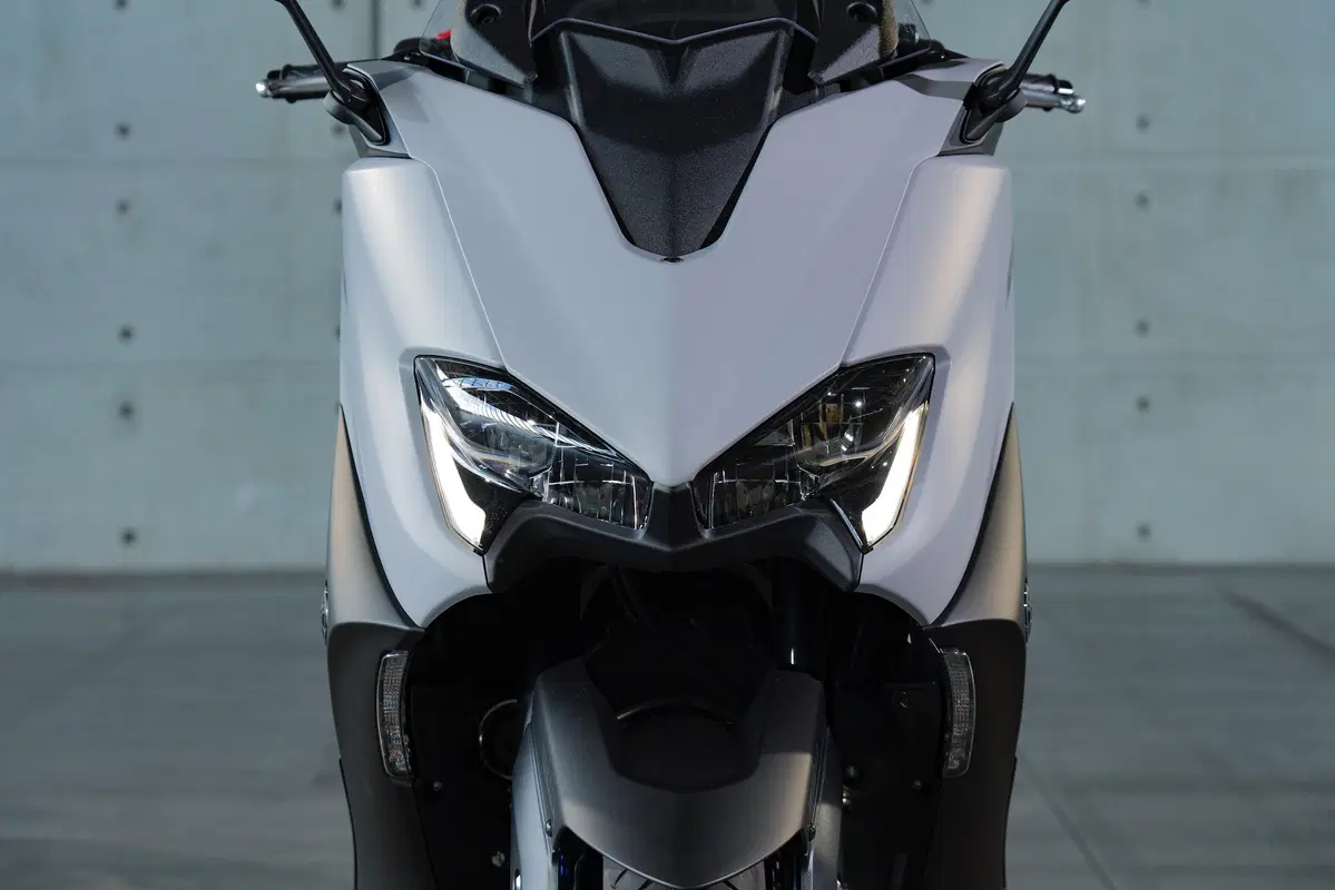 Nuovo TMAX 560 e TECH MAX 2020 a EICMA 2019: foto, dati e prezzo (3)