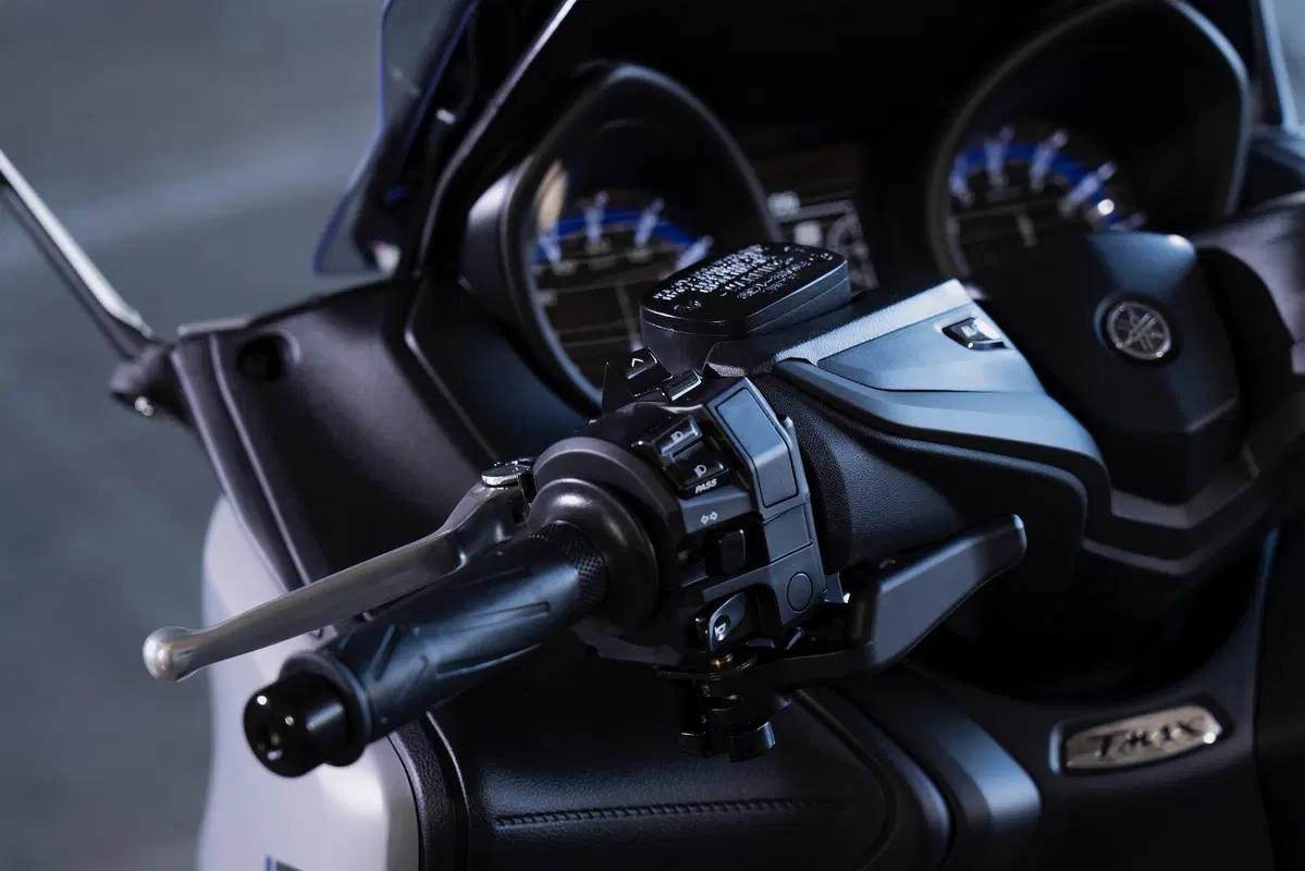 Nuovo TMAX 560 e TECH MAX 2020 a EICMA 2019: foto, dati e prezzo (5)