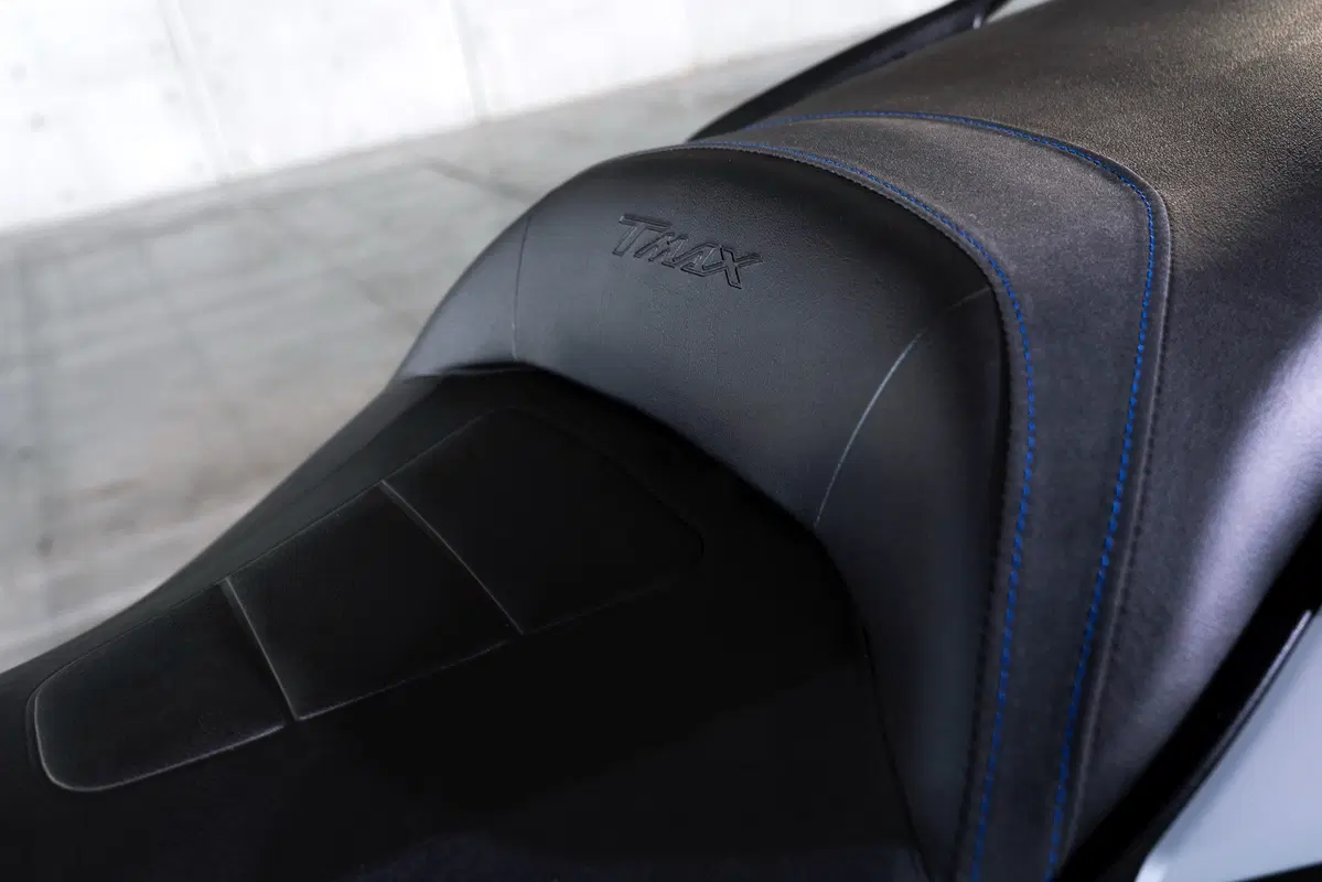 Nuovo TMAX 560 e TECH MAX 2020 a EICMA 2019: foto, dati e prezzo (6)
