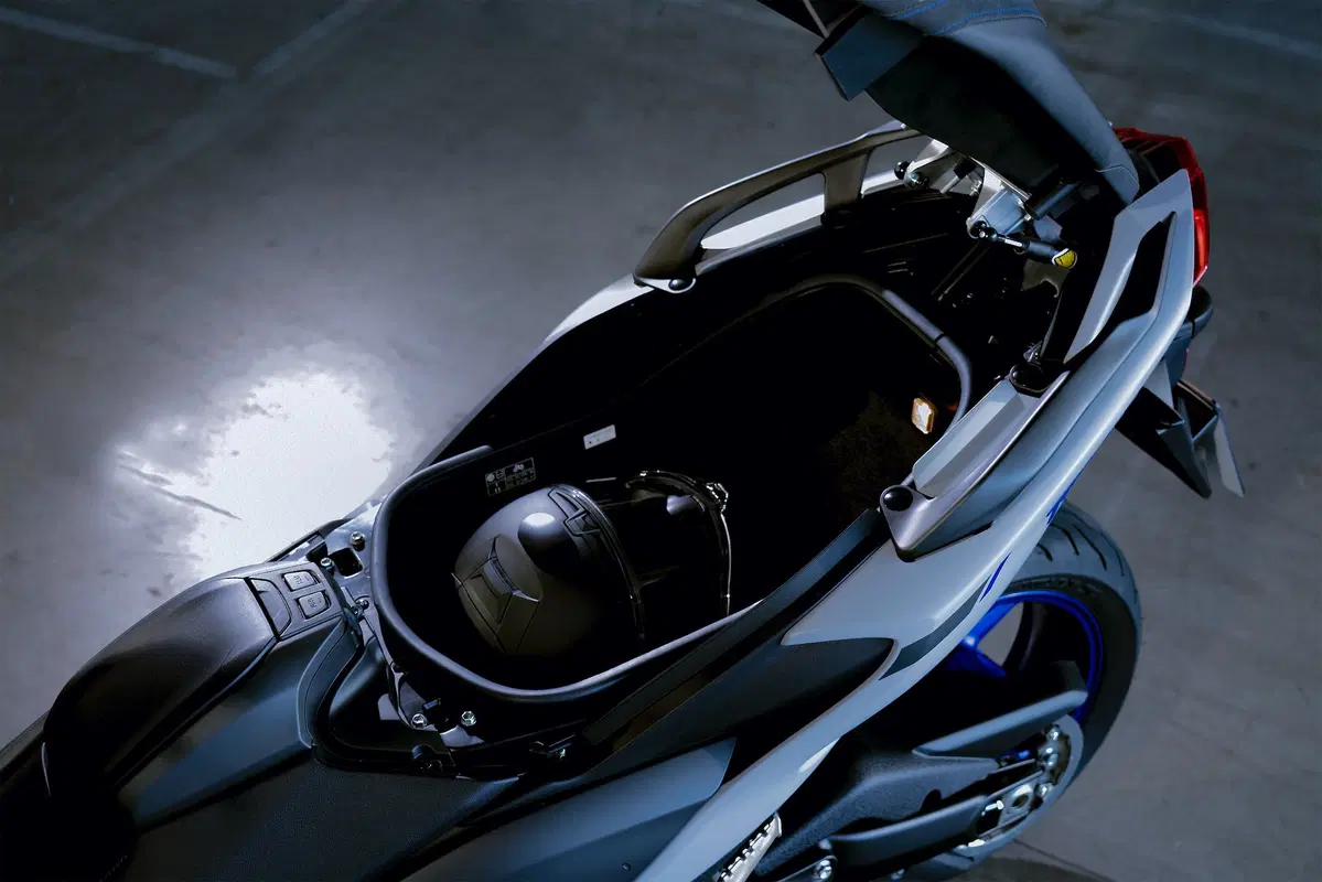 Nuovo TMAX 560 e TECH MAX 2020 a EICMA 2019: foto, dati e prezzo (7)