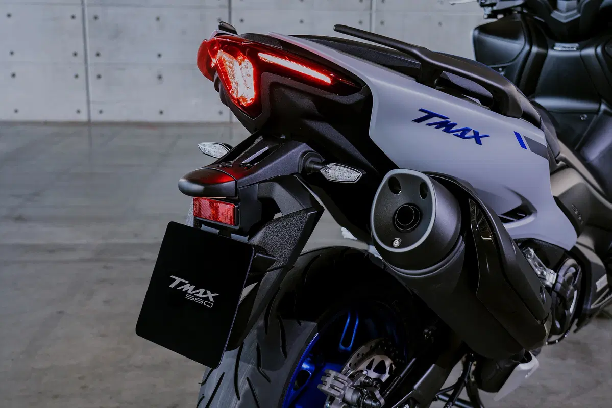 Nuovo TMAX 560 e TECH MAX 2020 a EICMA 2019: foto, dati e prezzo (2)