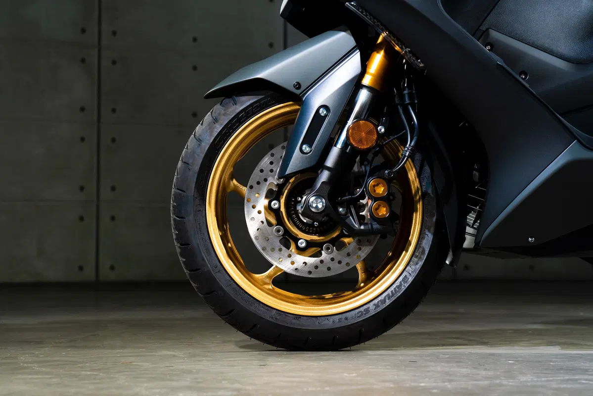 Nuovo TMAX 560 e TECH MAX 2020 a EICMA 2019: foto, dati e prezzo (4)