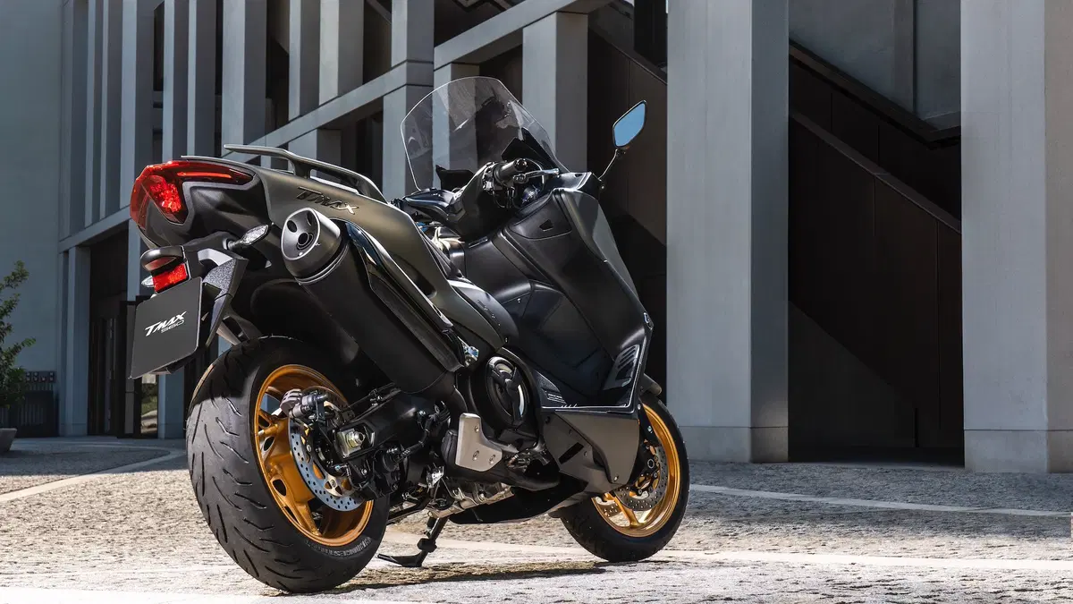 Nuovo TMAX 560 e TECH MAX 2020 a EICMA 2019: foto, dati e prezzo (2)