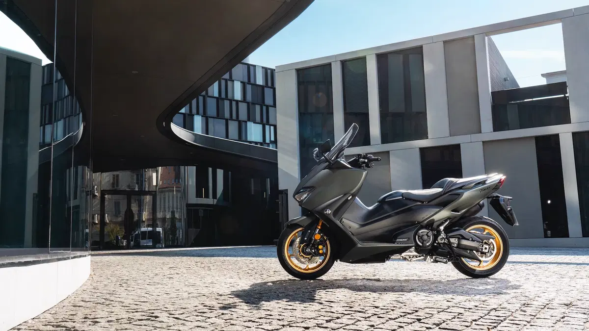 Nuovo TMAX 560 e TECH MAX 2020 a EICMA 2019: foto, dati e prezzo (3)