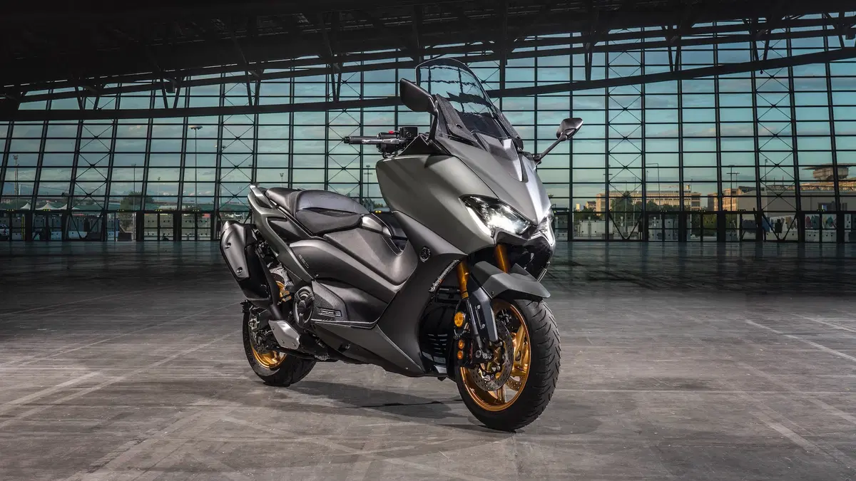 Nuovo TMAX 560 e TECH MAX 2020 a EICMA 2019: foto, dati e prezzo
