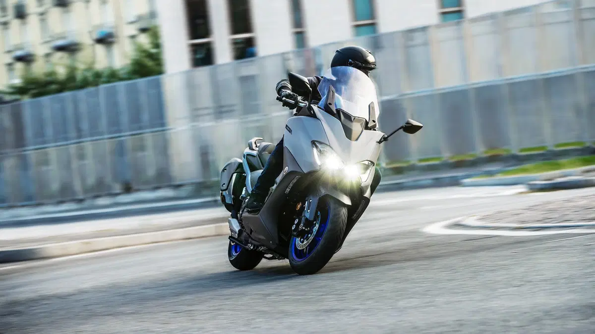Nuovo TMAX 560 e TECH MAX 2020 a EICMA 2019: foto, dati e prezzo