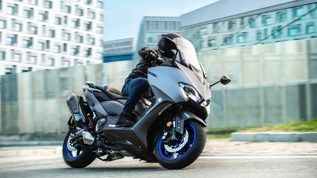 Nuovo TMAX 560 e TECH MAX 2020 a EICMA 2019: foto, dati e prezzo (2)