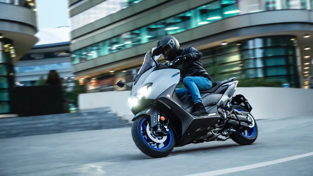 Nuovo TMAX 560 e TECH MAX 2020 a EICMA 2019: foto, dati e prezzo (4)