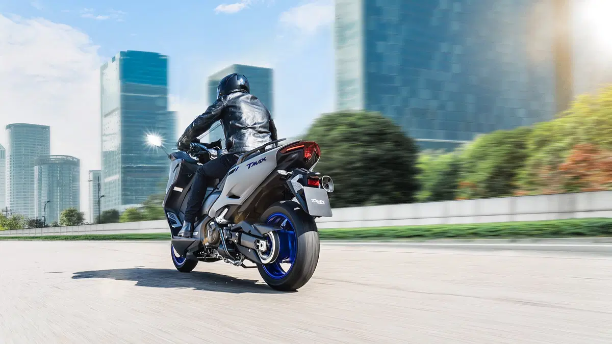 Nuovo TMAX 560 e TECH MAX 2020 a EICMA 2019: foto, dati e prezzo (3)
