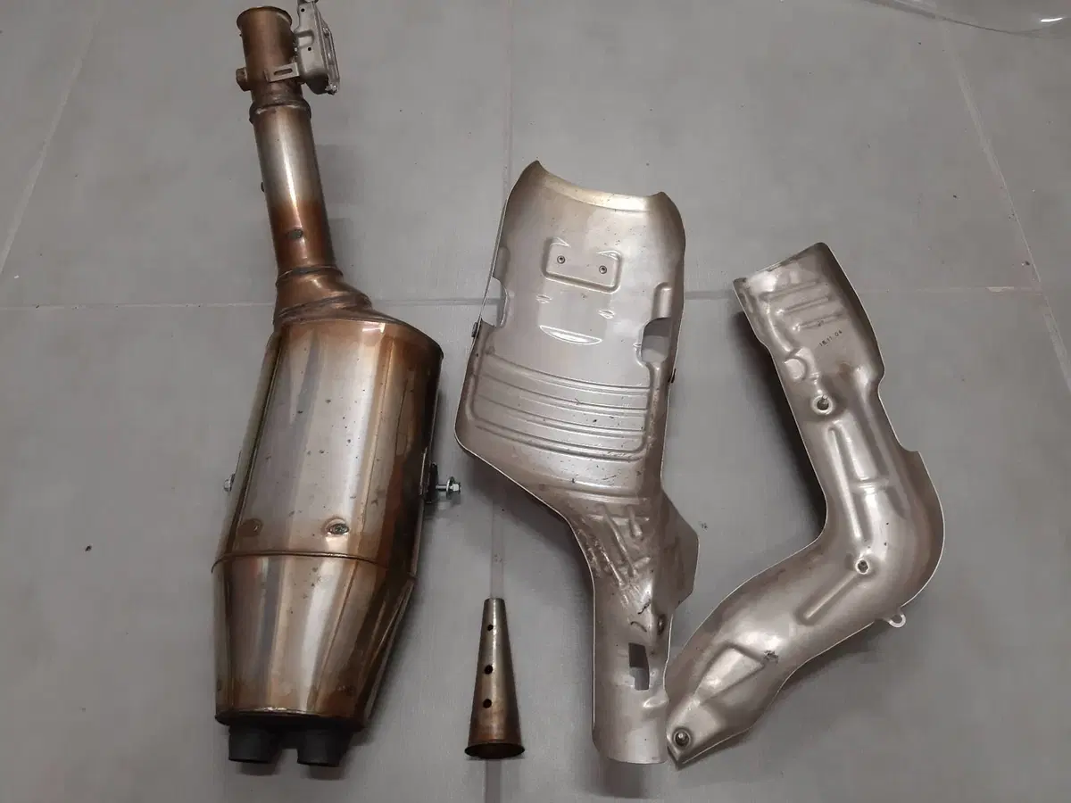 SCARICO ORIGINALE HONDA CBR 1000 RR '07 (2)