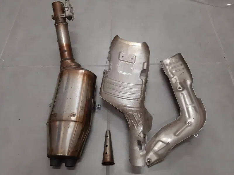SCARICO ORIGINALE HONDA CBR 1000 RR '07 (2)