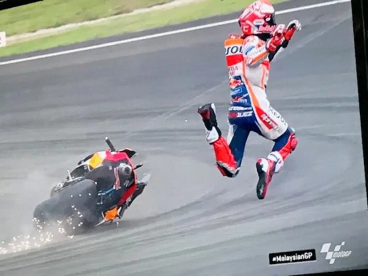 MotoGP 2019. Marc Marquez: 'Non volevo dare fastidio a Quartararo' (10)