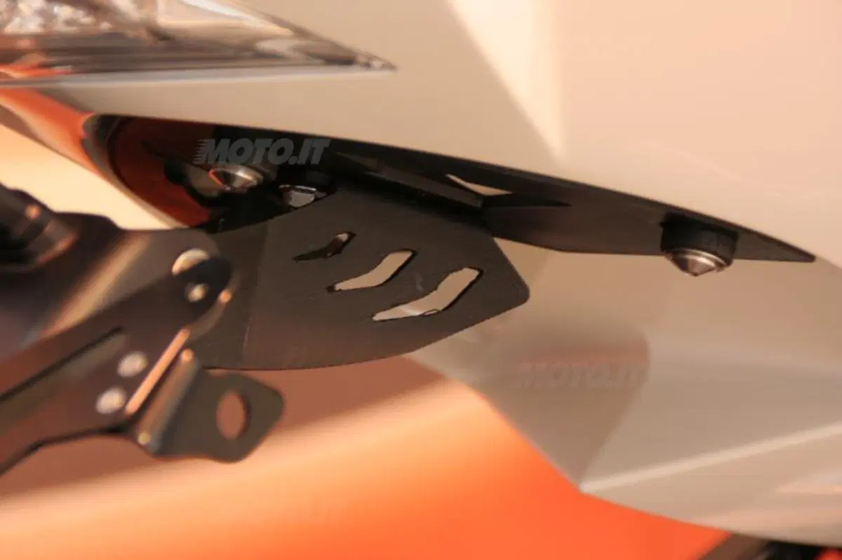 Portatarga regolabile Evotech per BMW S1000RR (2)