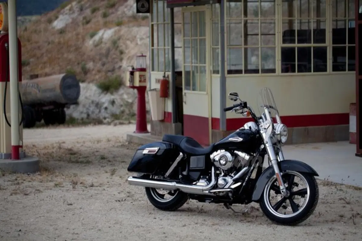 Harley-Davidson FLD Dyna Switchback  (15)