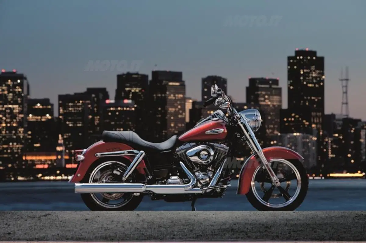 Harley-Davidson FLD Dyna Switchback  (20)