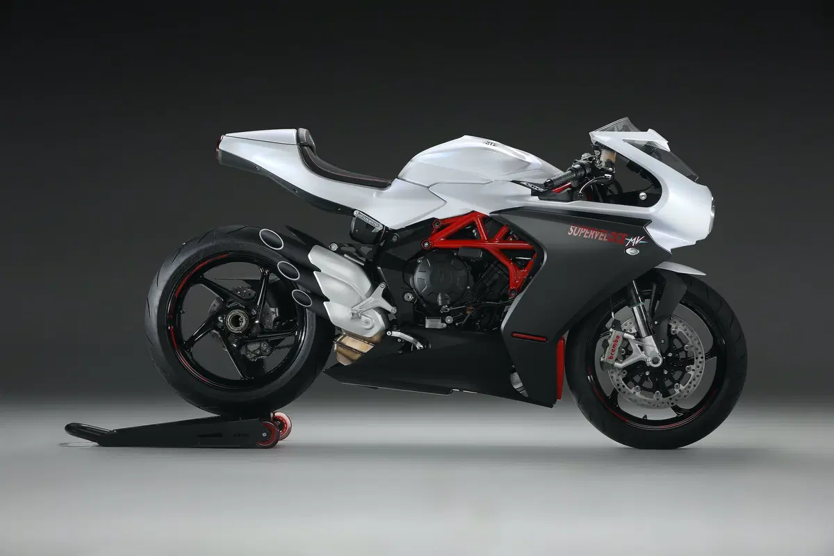 MV Agusta a EICMA 2019: Superveloce, serie Rosso e SCS su Dragster e Brutale (4)