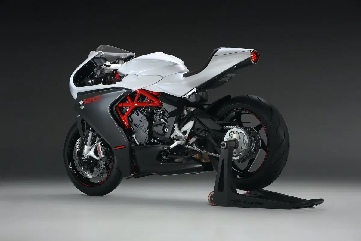 MV Agusta a EICMA 2019: Superveloce, serie Rosso e SCS su Dragster e Brutale (5)