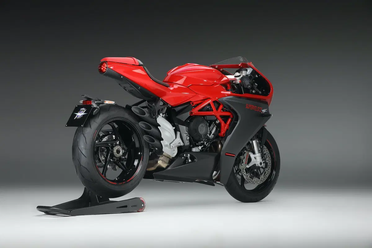 MV Agusta a EICMA 2019: Superveloce, serie Rosso e SCS su Dragster e Brutale (6)