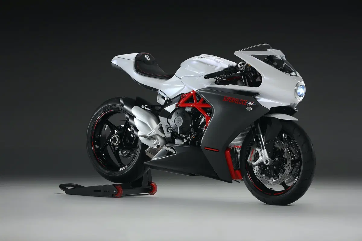 MV Agusta a EICMA 2019: Superveloce, serie Rosso e SCS su Dragster e Brutale (10)