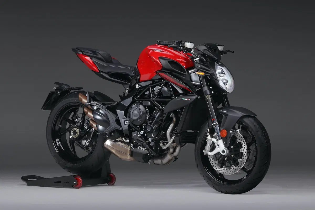 MV Agusta a EICMA 2019: Superveloce, serie Rosso e SCS su Dragster e Brutale (2)