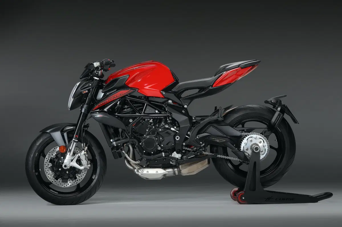 MV Agusta a EICMA 2019: Superveloce, serie Rosso e SCS su Dragster e Brutale (3)