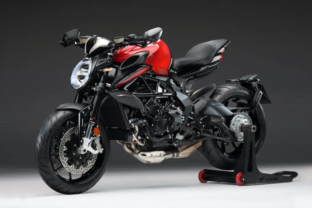 MV Agusta a EICMA 2019: Superveloce, serie Rosso e SCS su Dragster e Brutale (8)