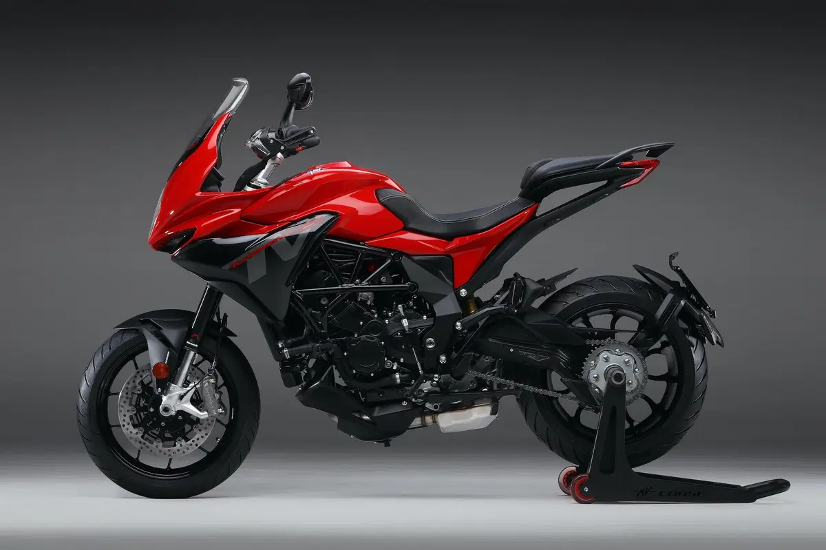 MV Agusta a EICMA 2019: Superveloce, serie Rosso e SCS su Dragster e Brutale (17)