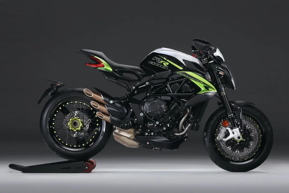 MV Agusta a EICMA 2019: Superveloce, serie Rosso e SCS su Dragster e Brutale (3)