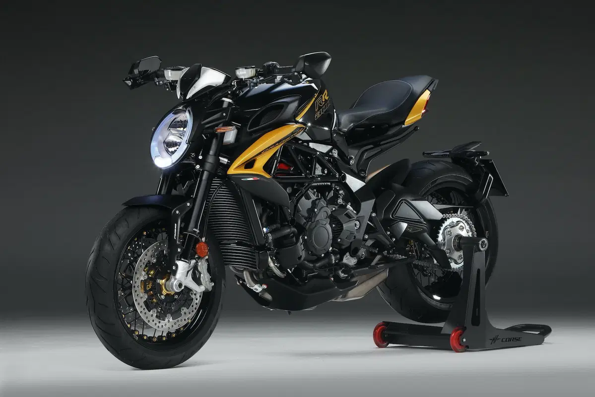 MV Agusta a EICMA 2019: Superveloce, serie Rosso e SCS su Dragster e Brutale (8)