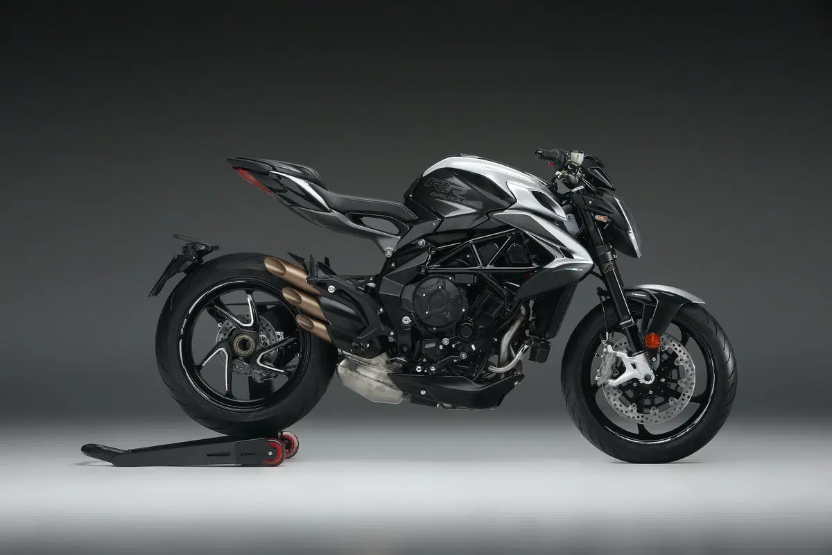 MV Agusta a EICMA 2019: Superveloce, serie Rosso e SCS su Dragster e Brutale (15)