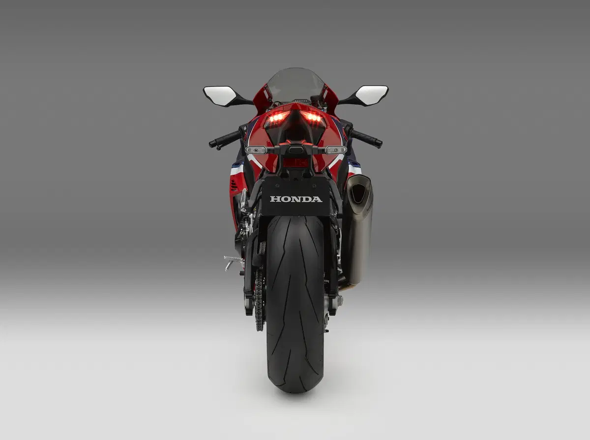 Nuova Honda CBR 1000RR-R Fireblade SP a EICMA 2019: dati, foto, prezzi, video (7)