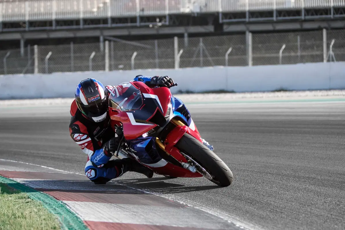 Nuova Honda CBR 1000RR-R Fireblade SP a EICMA 2019: dati, foto, prezzi, video (12)