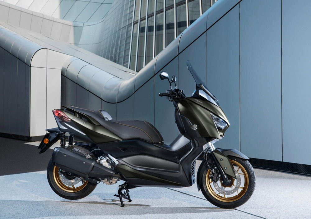 Yamaha X-Max 300 Tech Max (2020) (2)