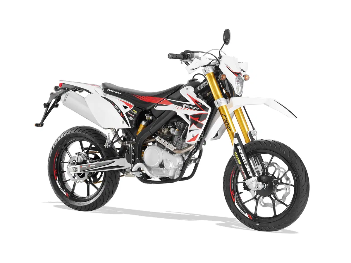Rieju SM 125 Pro: TEST e "sfida" col 50 2 tempi