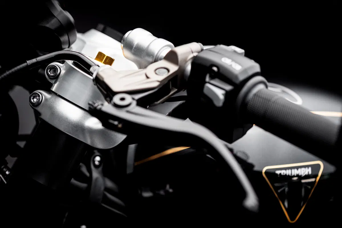 Nuova Triumph Bobber TFC a EICMA 2019: foto e dati  (9)