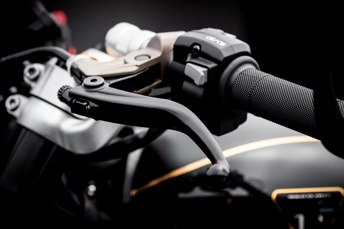 Nuova Triumph Bobber TFC a EICMA 2019: foto e dati  (12)