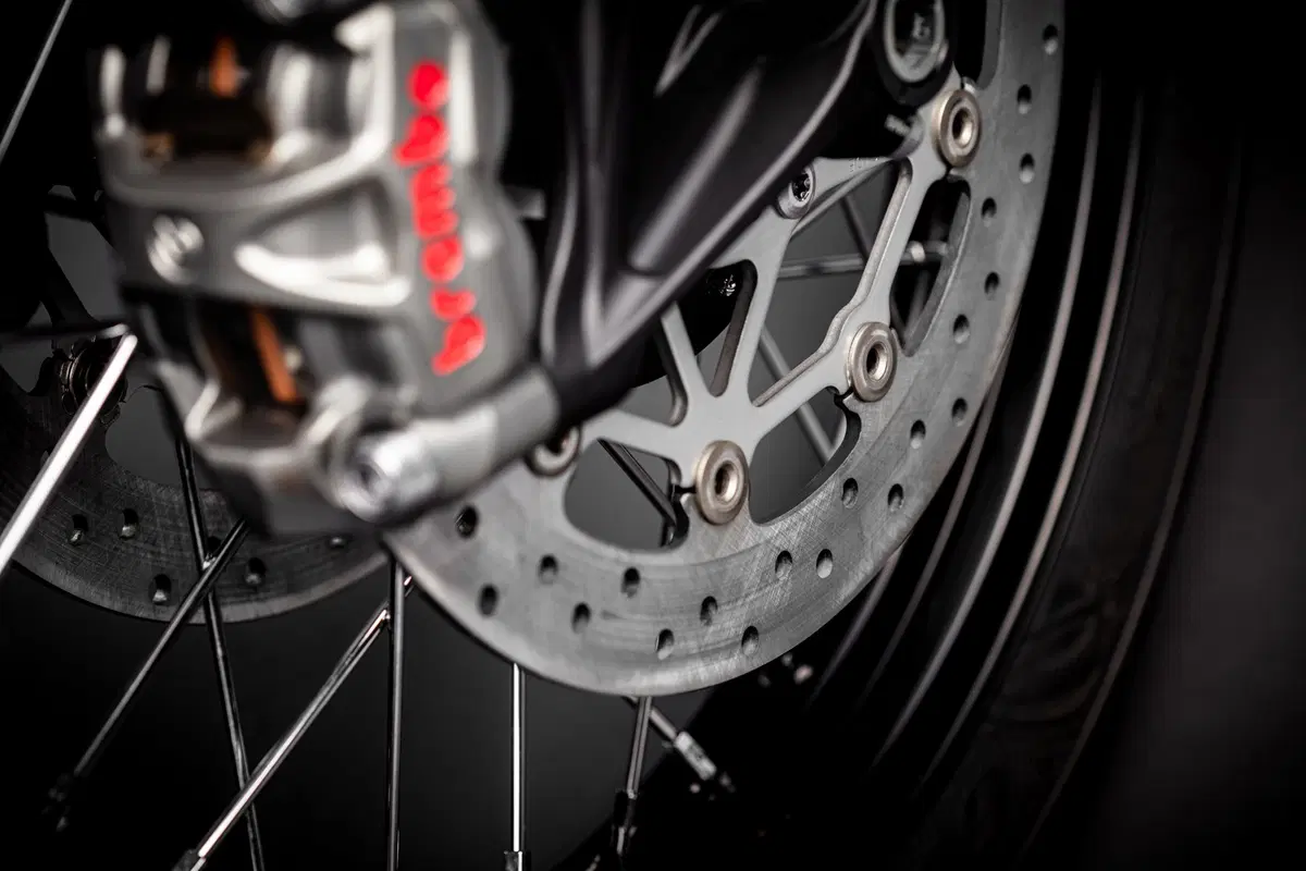 Nuova Triumph Bobber TFC a EICMA 2019: foto e dati  (34)