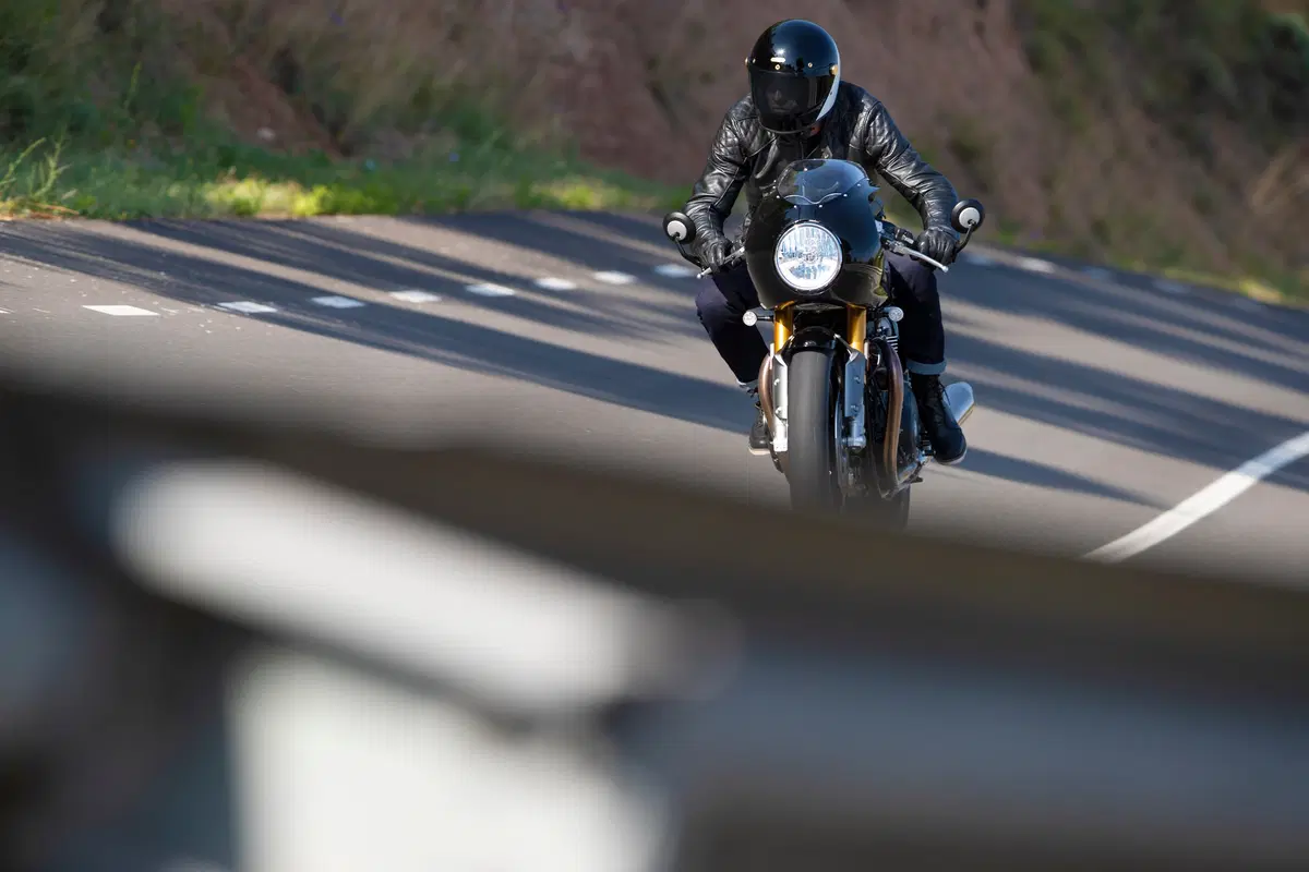 Triumph Thruxton RS a EICMA 2019. Foto e dati (8)