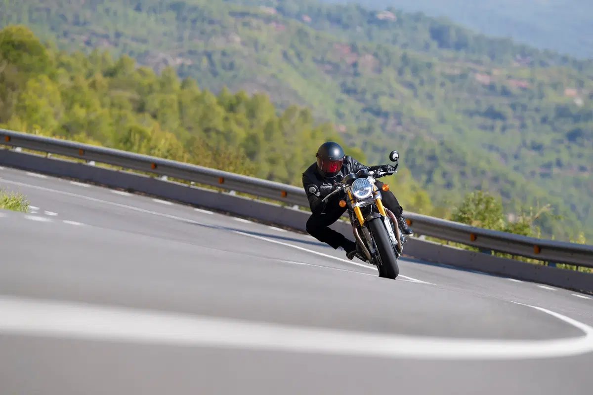 Triumph Thruxton RS a EICMA 2019. Foto e dati (9)