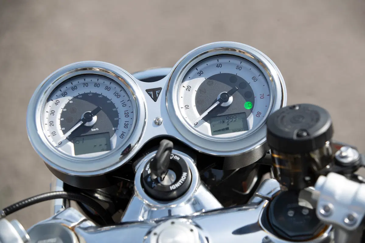 Triumph Thruxton RS a EICMA 2019. Foto e dati (12)