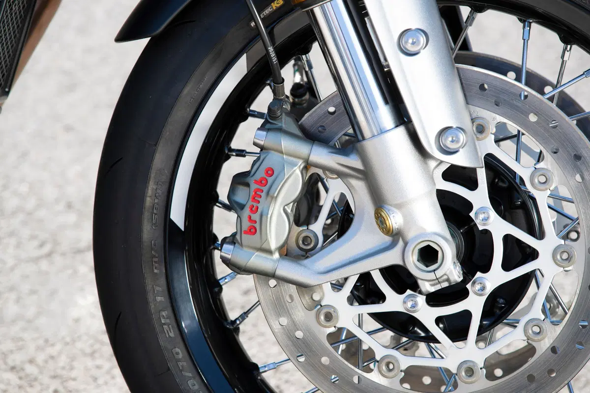 Triumph Thruxton RS a EICMA 2019. Foto e dati (45)