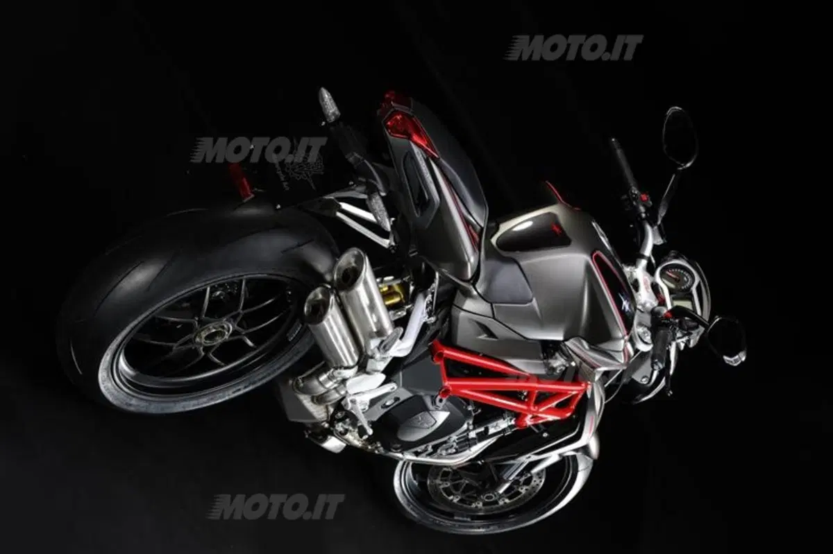 Nuova MV Agusta Brutale RR 1090 (2)