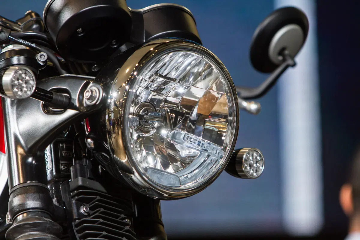 Triumph Bonneville T120 e T100 Bud Ekins (20)