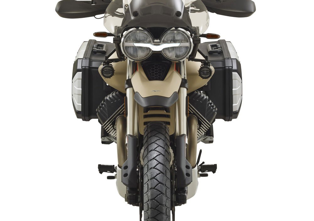 Moto Guzzi V85 TT Travel (2020) (2)