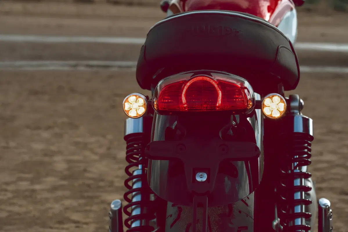 Triumph Bonneville T120 e T100 Bud Ekins (8)