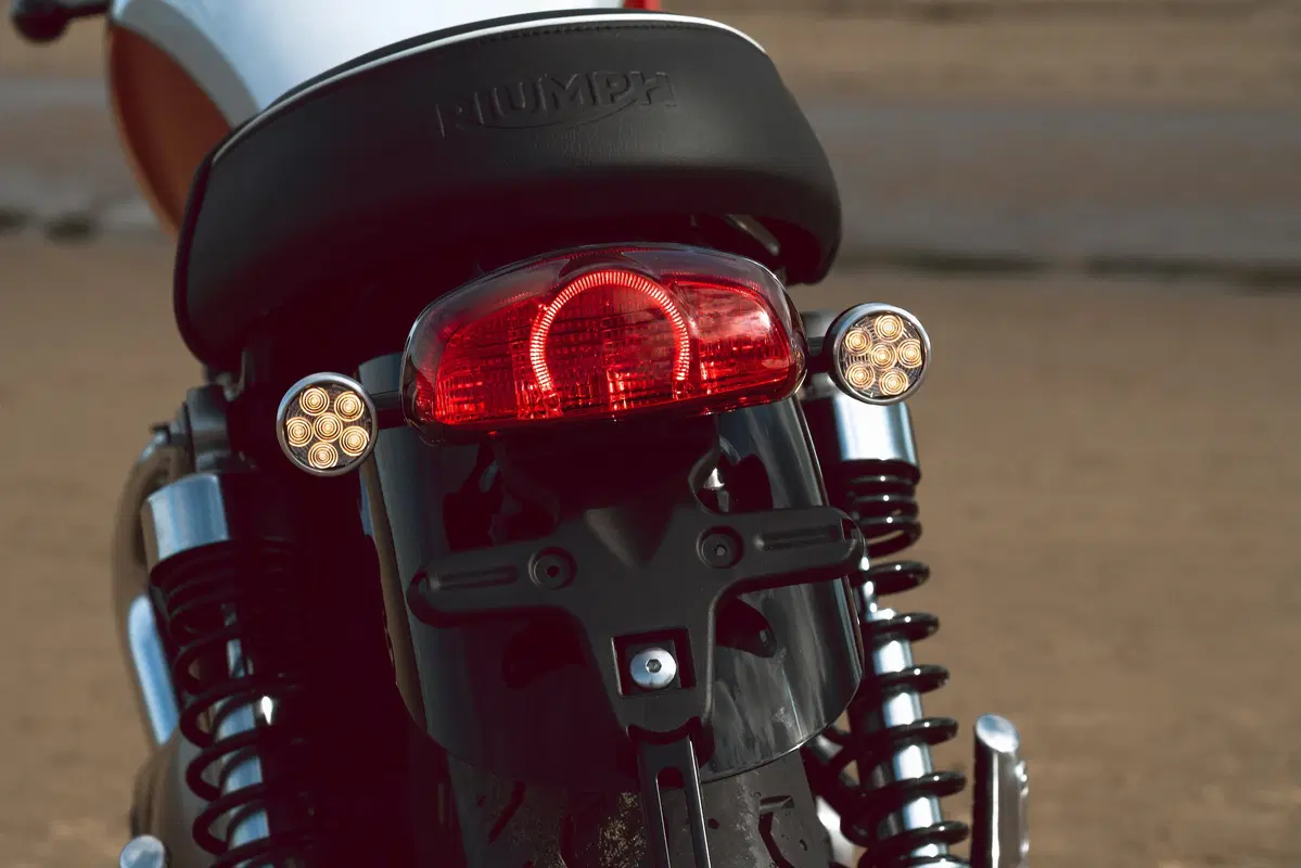 Triumph Bonneville T120 e T100 Bud Ekins (10)