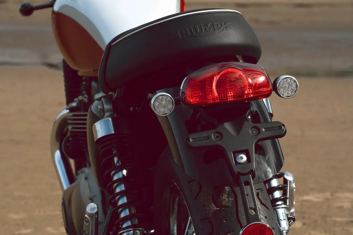 Triumph Bonneville T120 e T100 Bud Ekins (20)