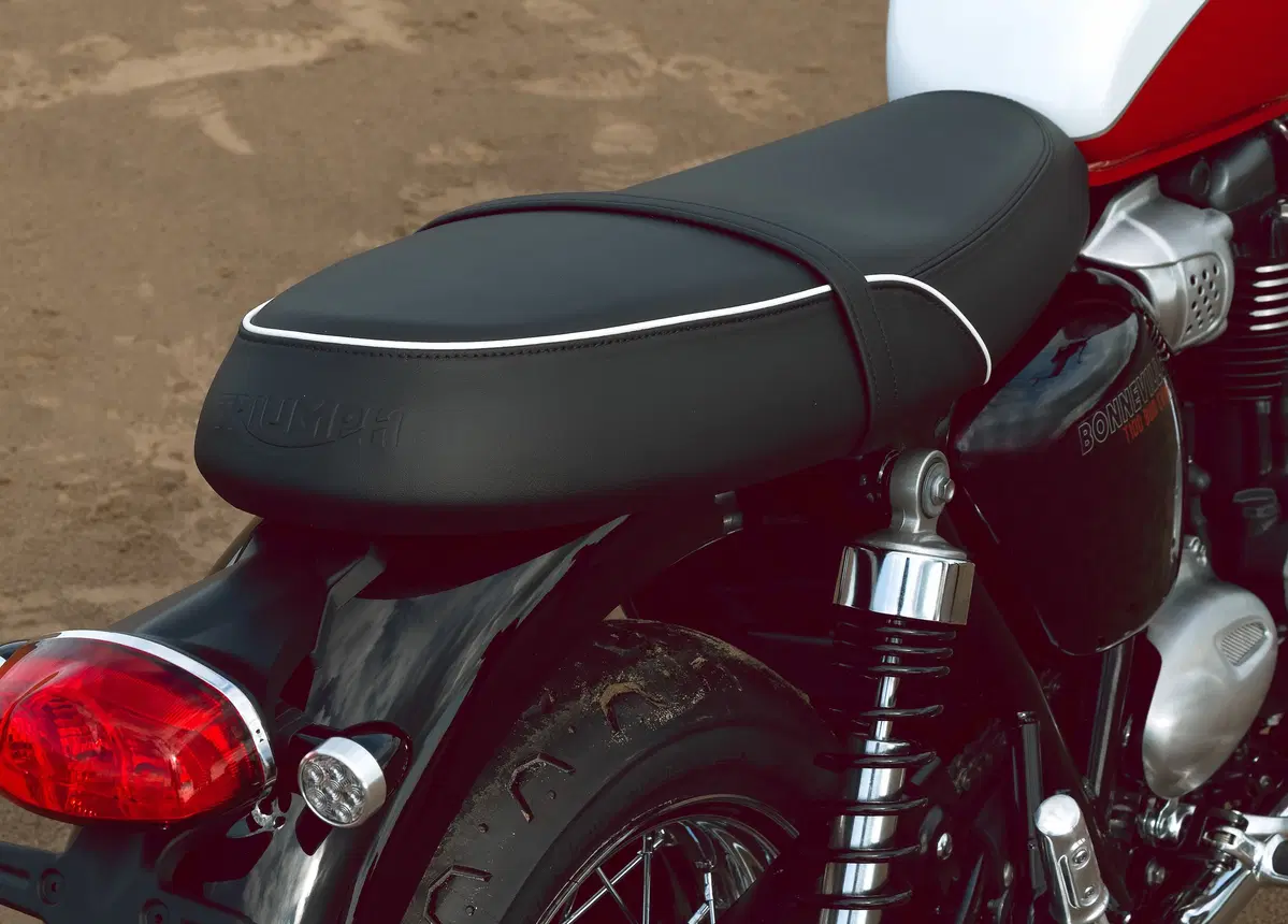 Triumph Bonneville T120 e T100 Bud Ekins (32)