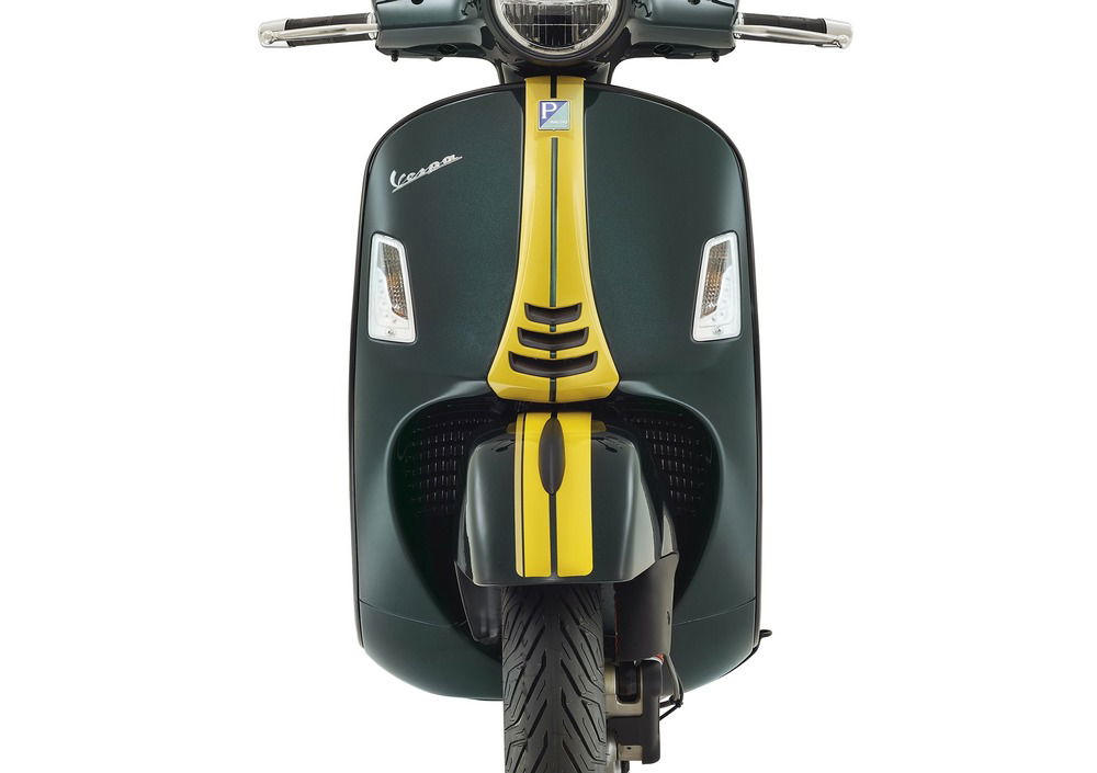 Vespa GTS 300 Super Racing Sixties Hpe (2021 - 22) (3)